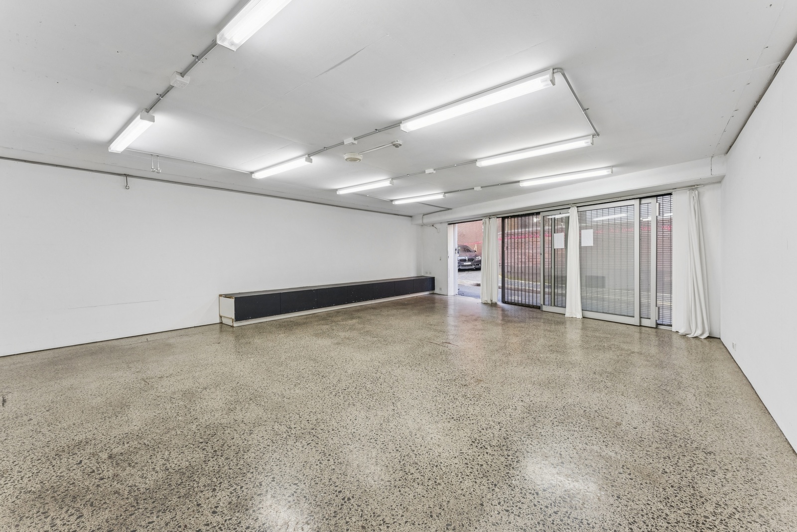 Shop 2-007_Open2view_ID963013-1_Marys_Place