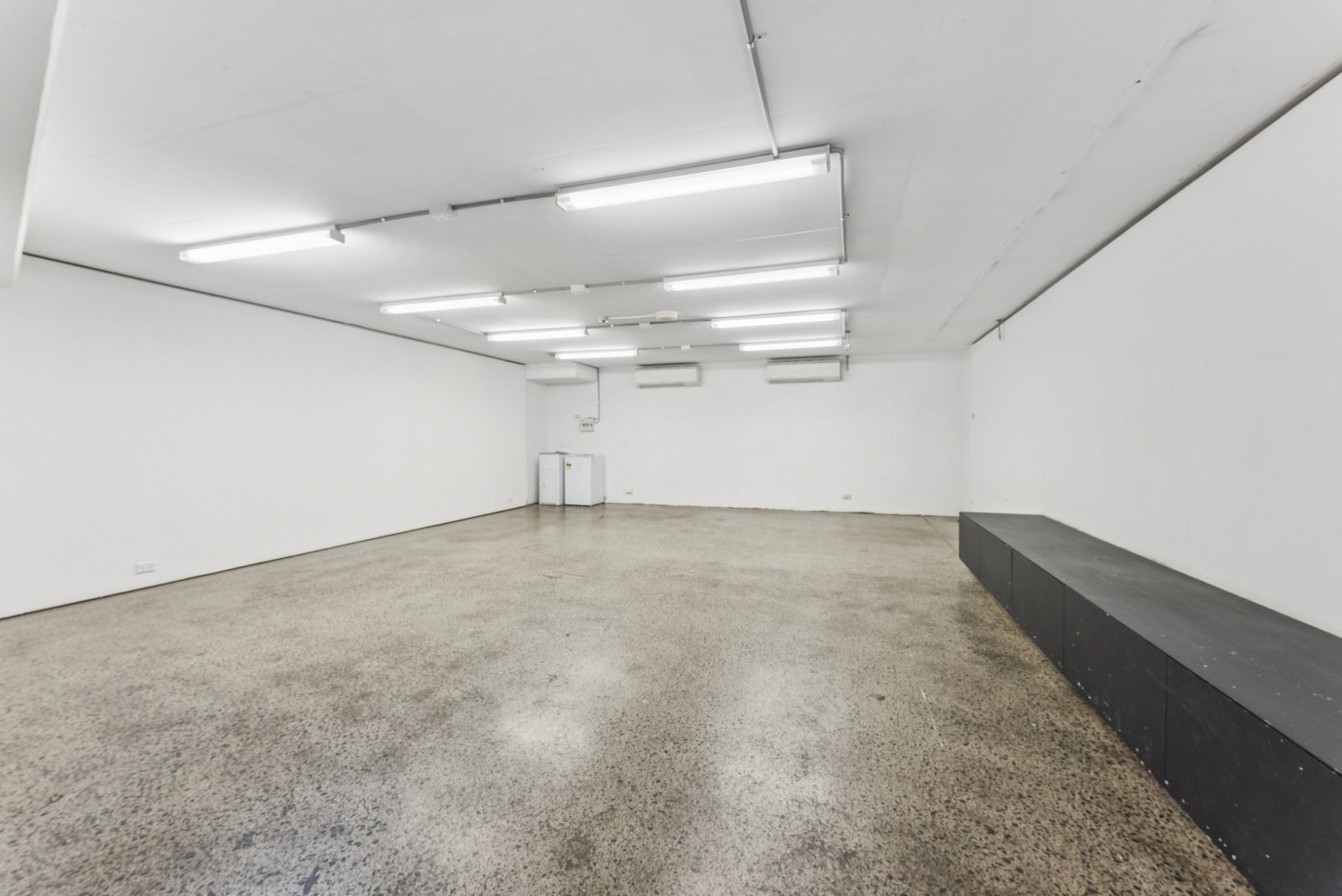 Shop2-005_Open2view_ID963013-1_Marys_Place